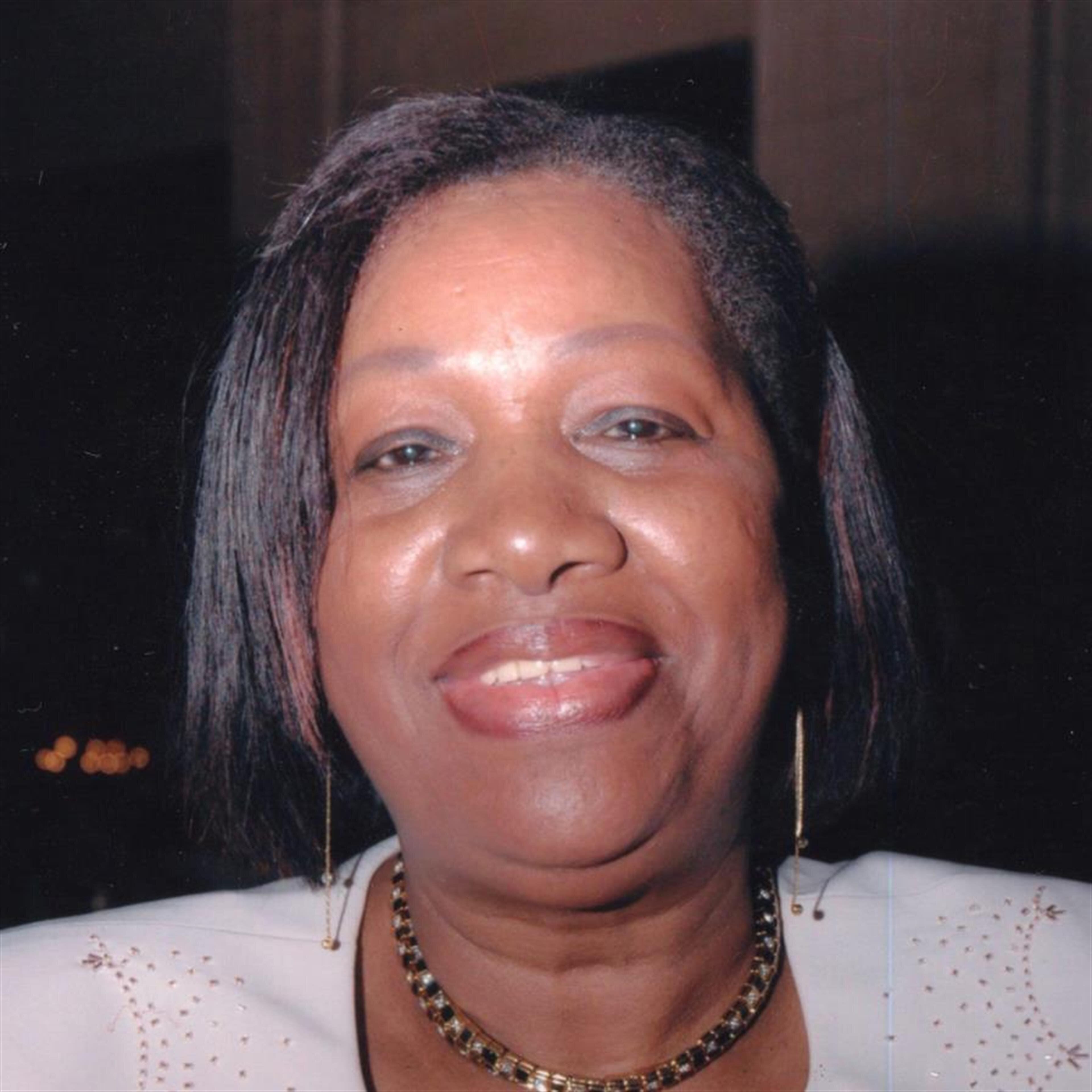 Gwen Viola Holder