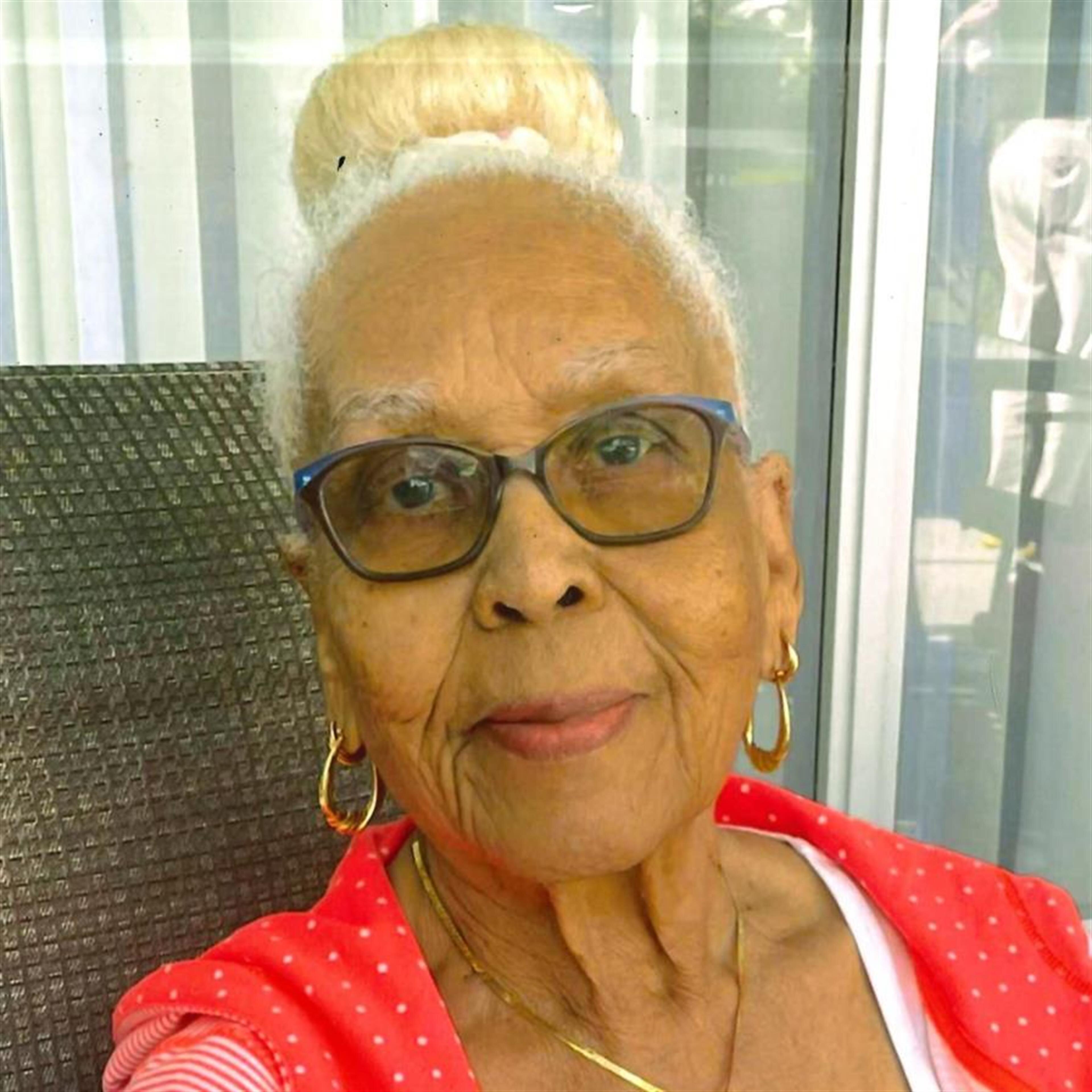Olivia L. Saunders