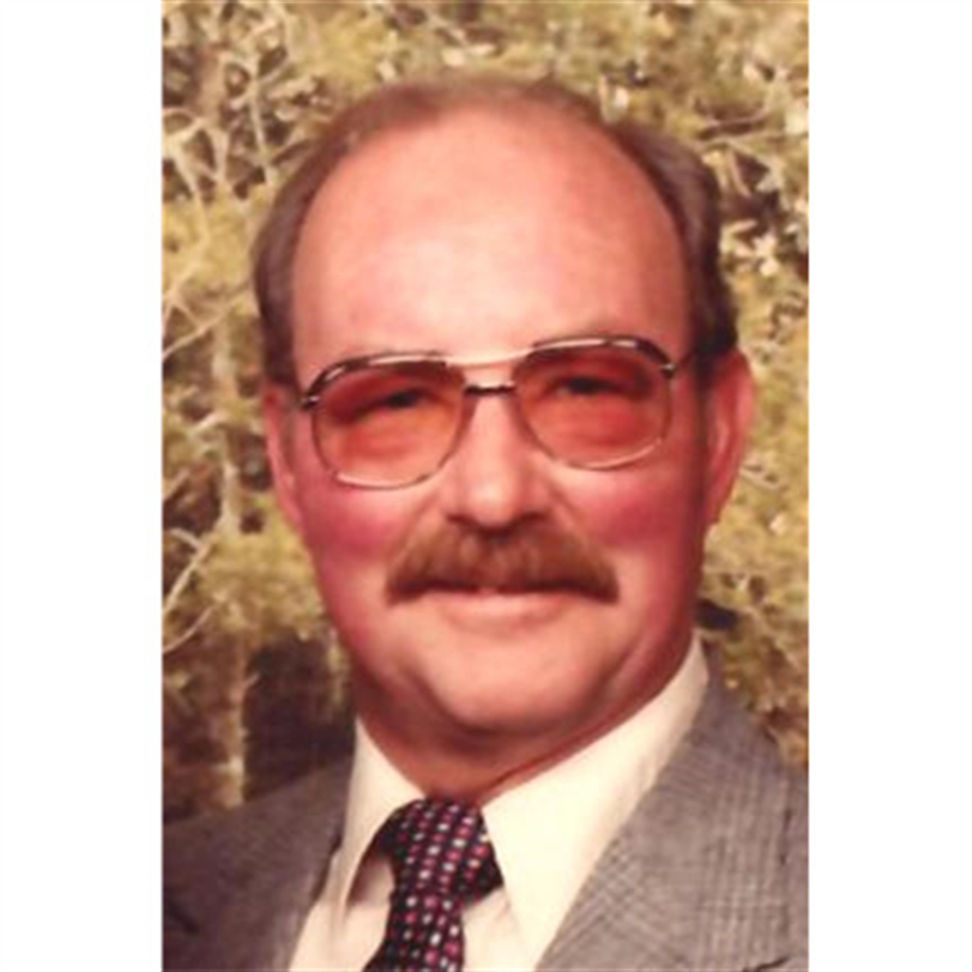 Kenneth L. Miller's obituary picture