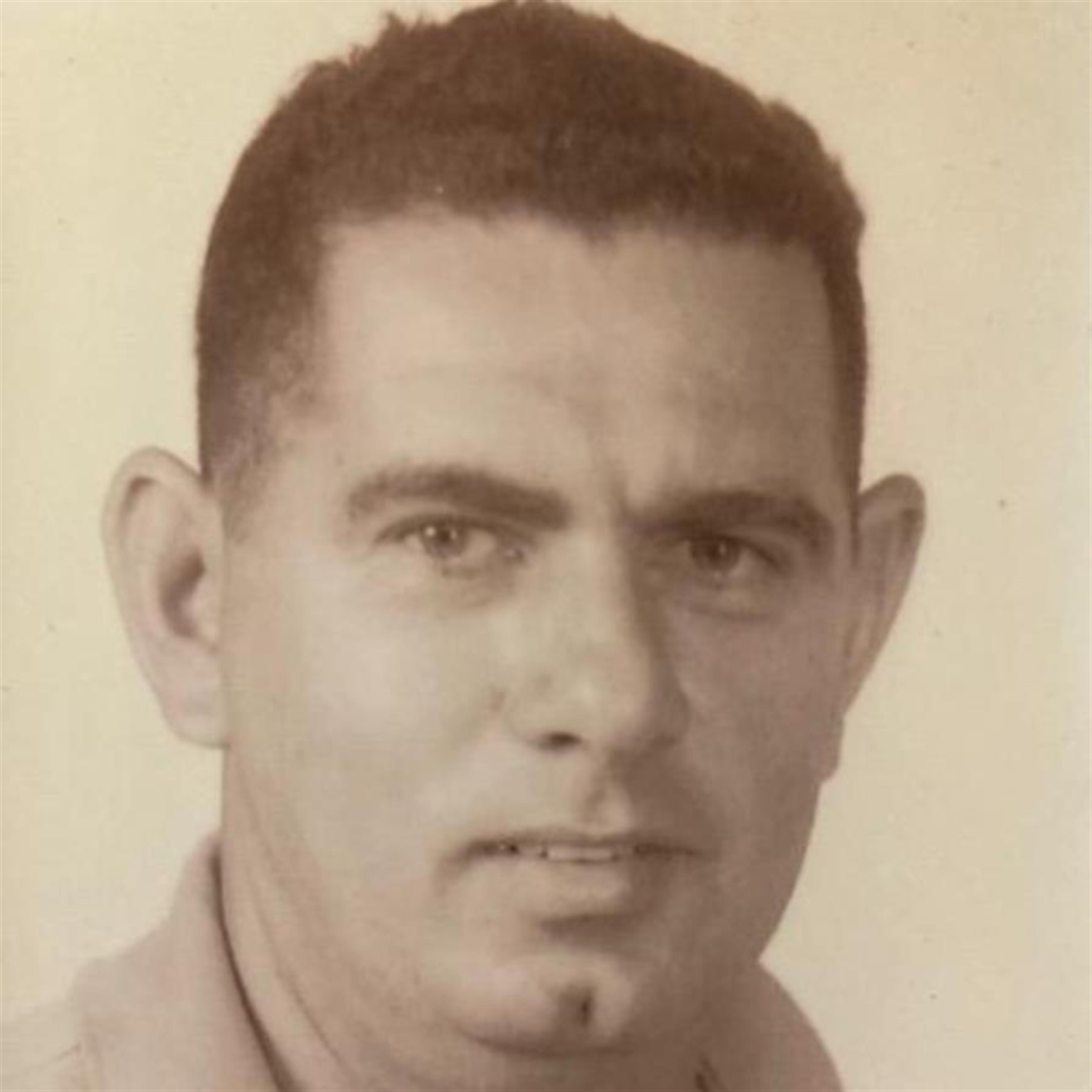 Carl L. Simons' obituary picture