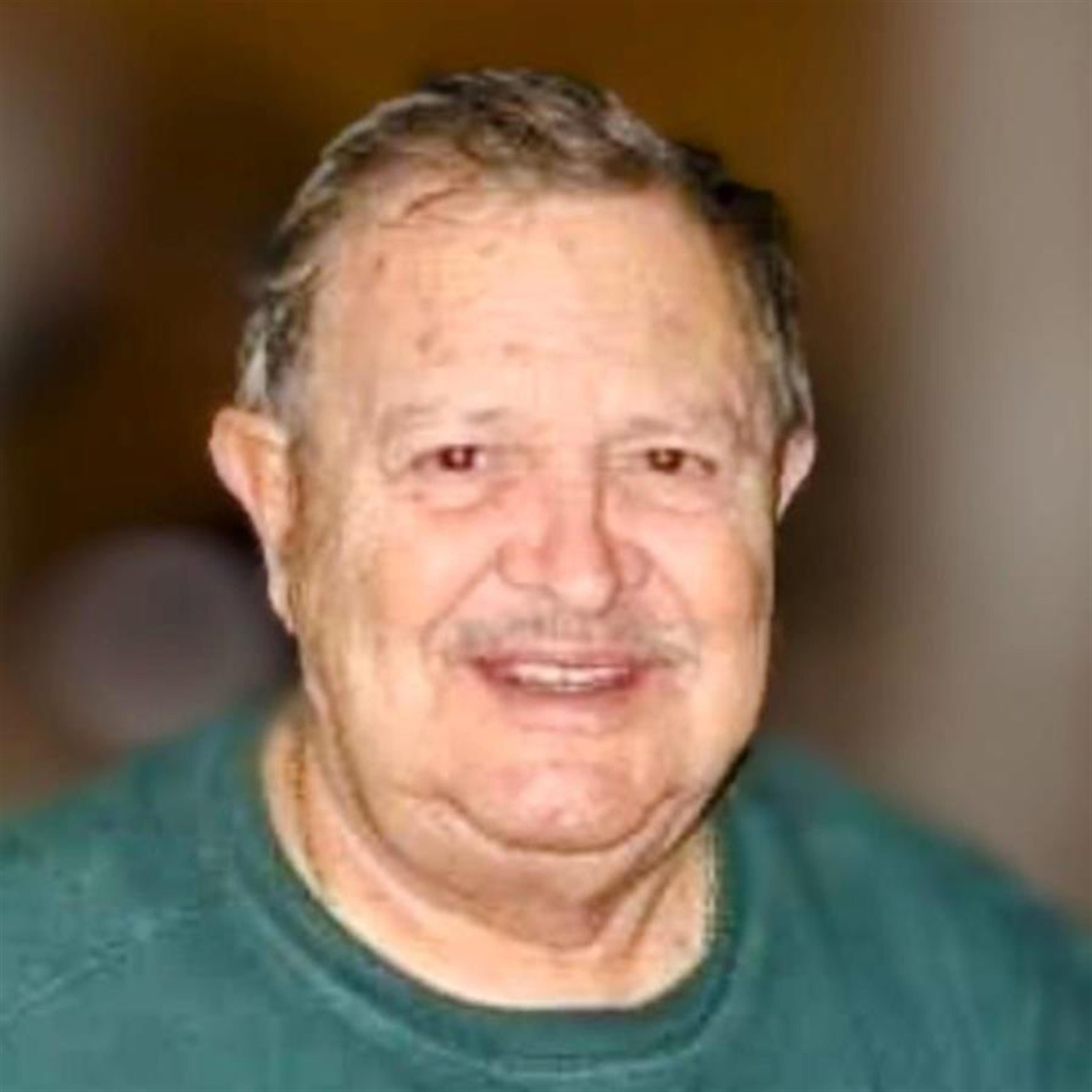 Luis E Vicario