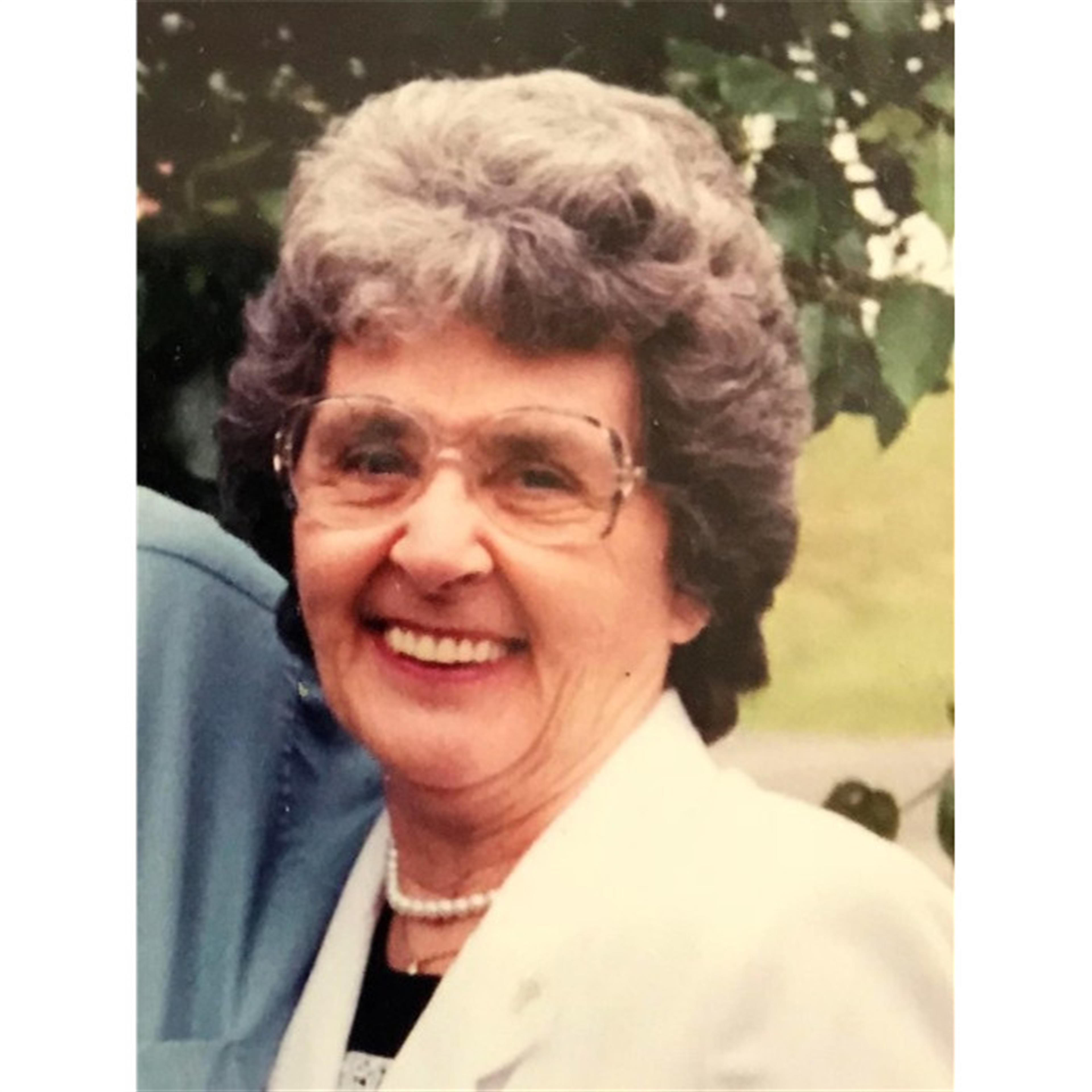 Helen L Gunderman