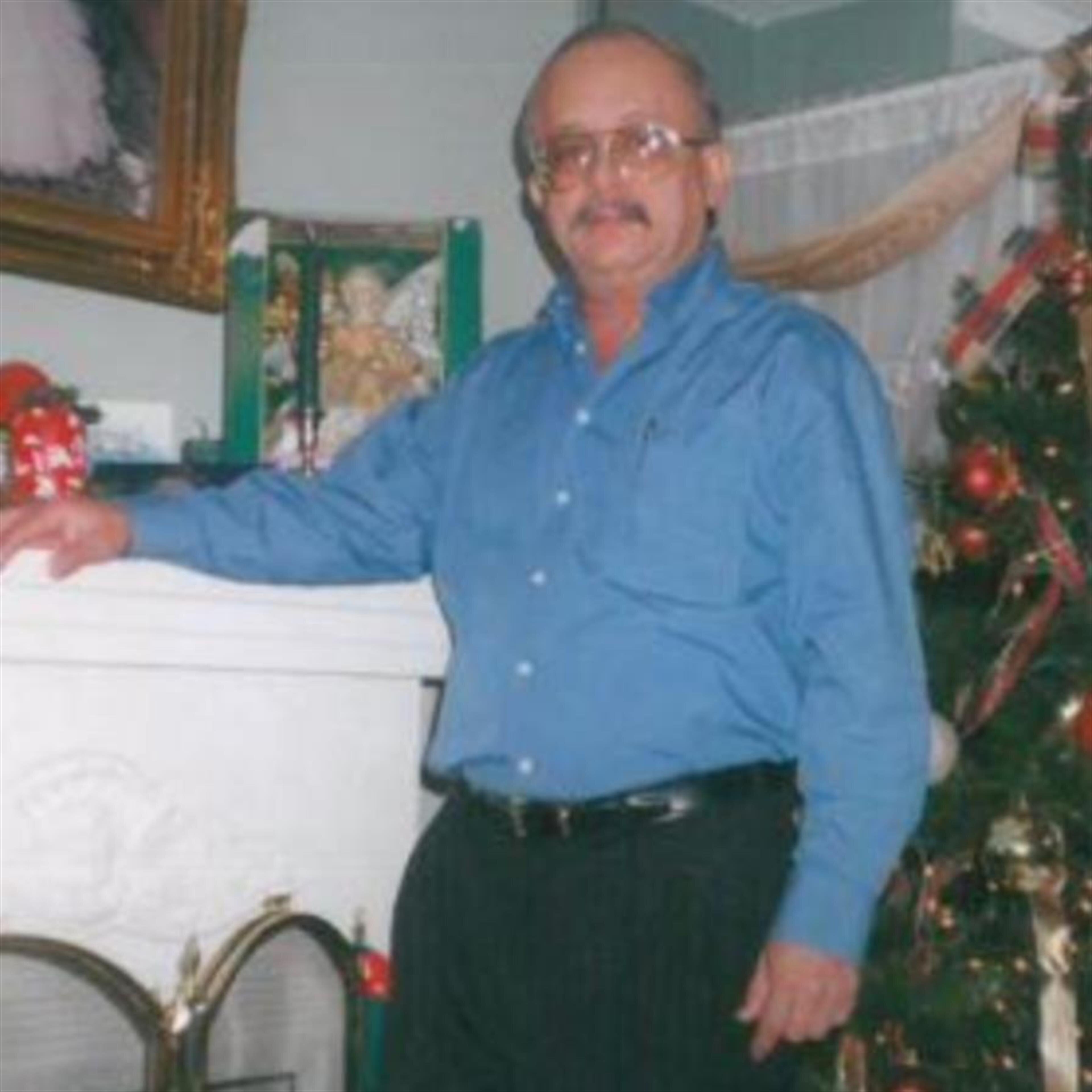 Rolando J Munguia