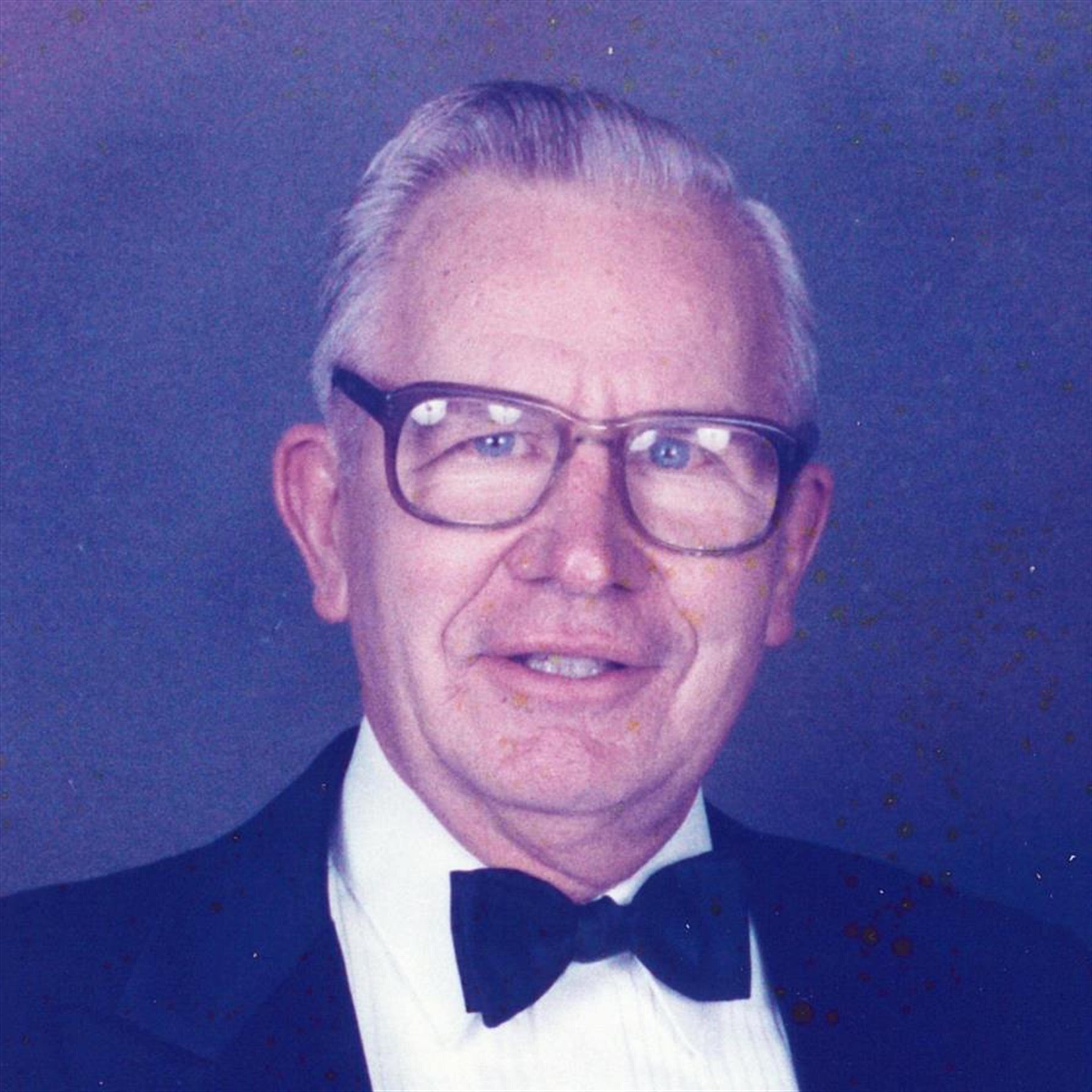 Robert H Strahlendorf