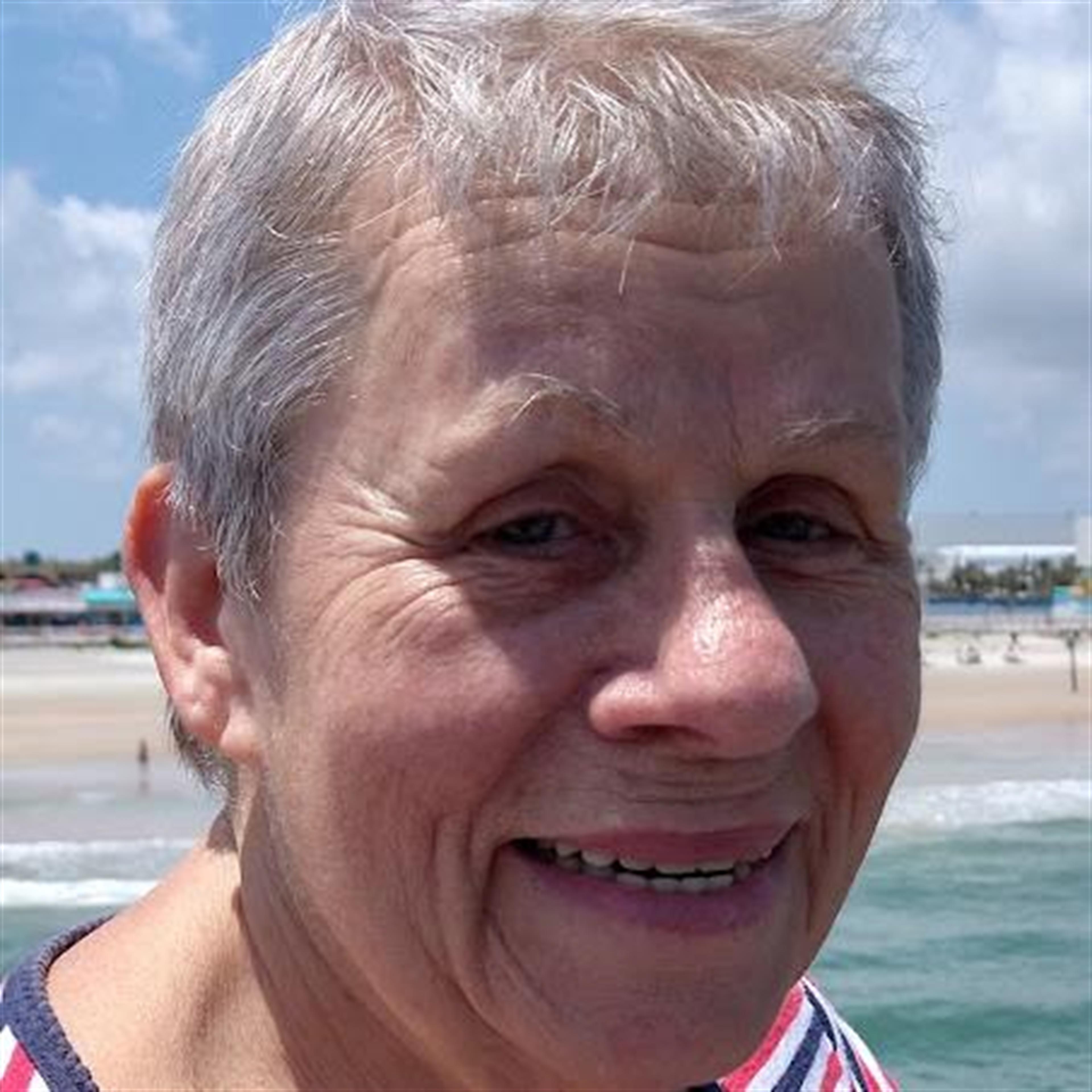 Gloria Elaine Ladas