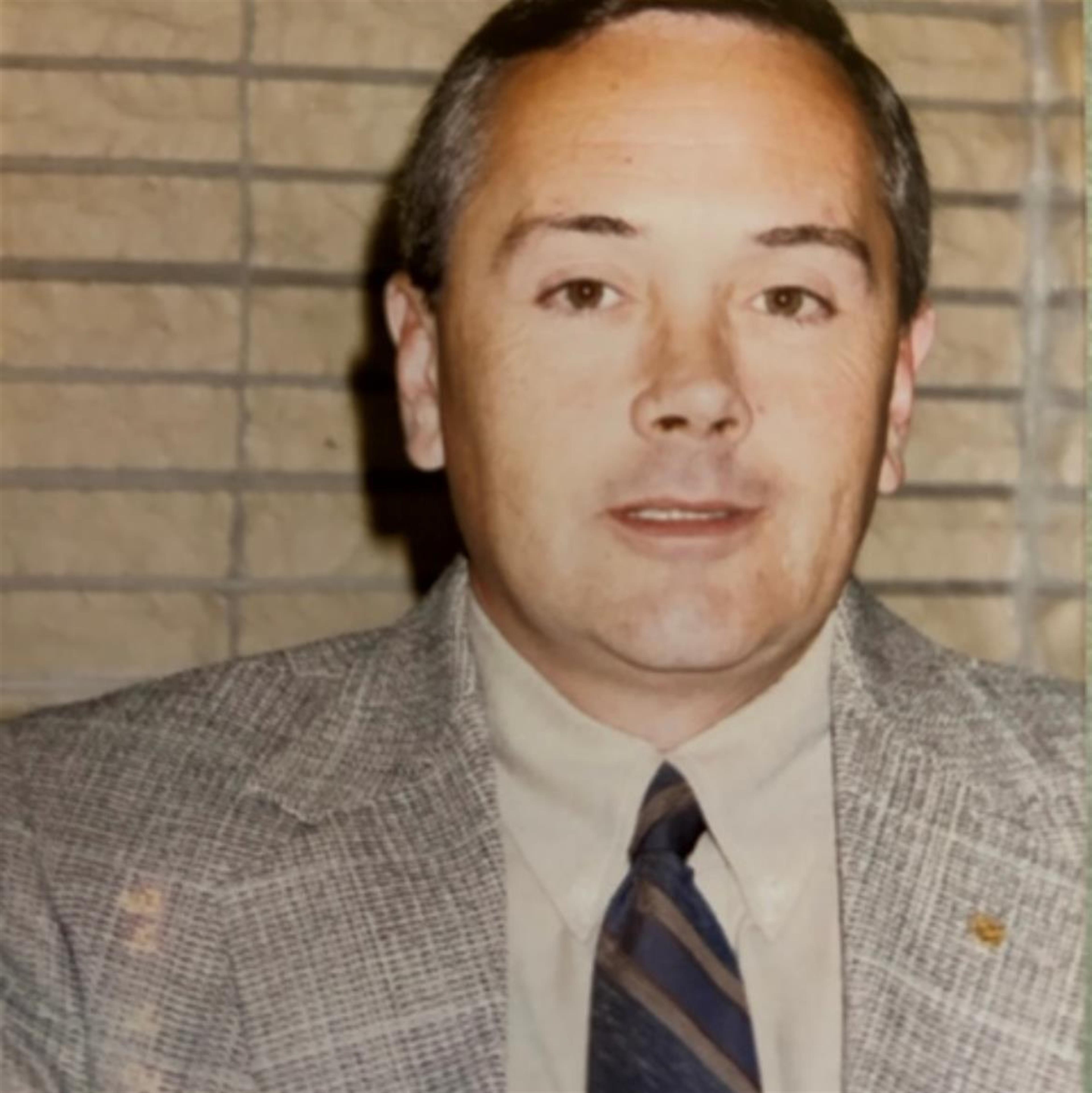 Niels E Mosley