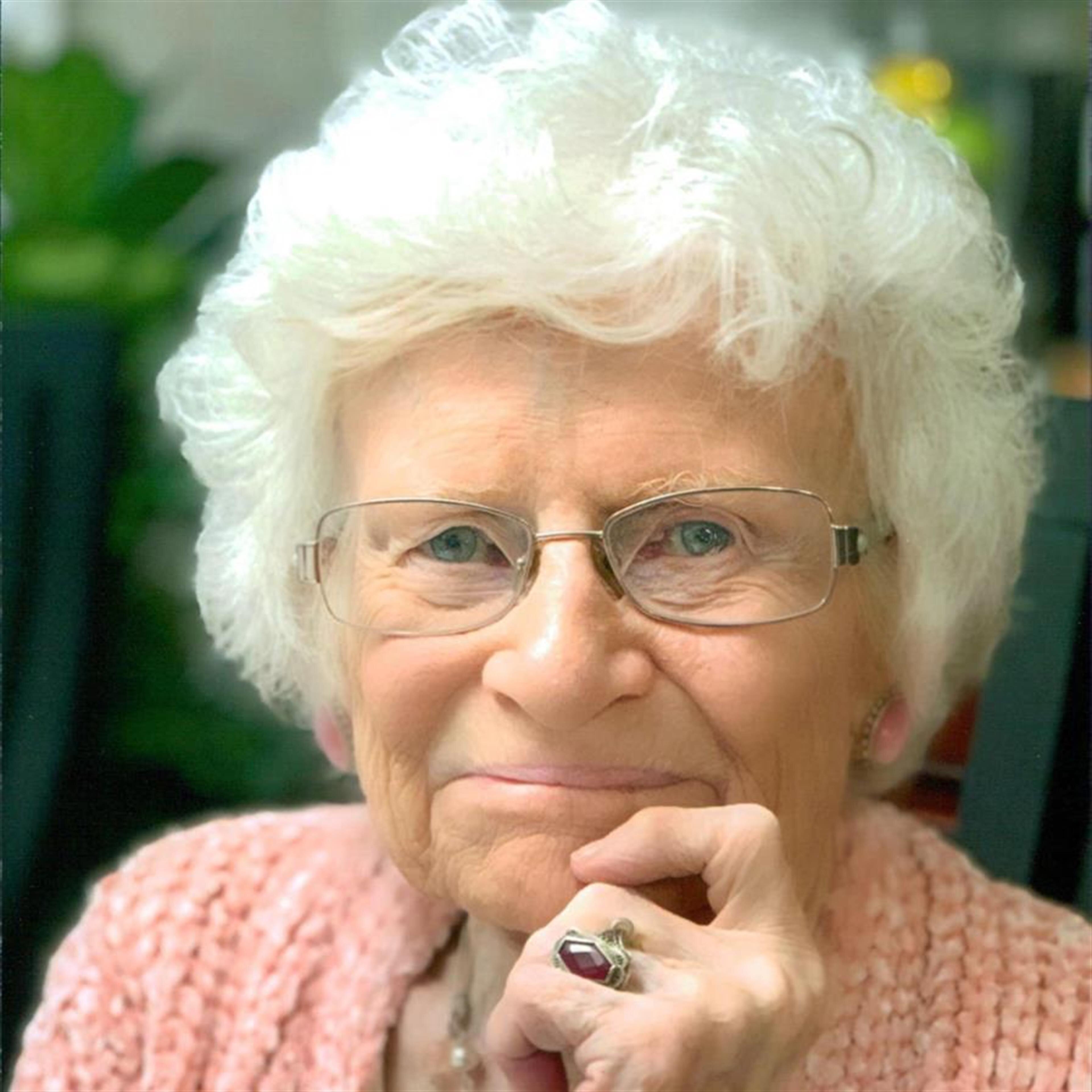 Dorothy M Geater