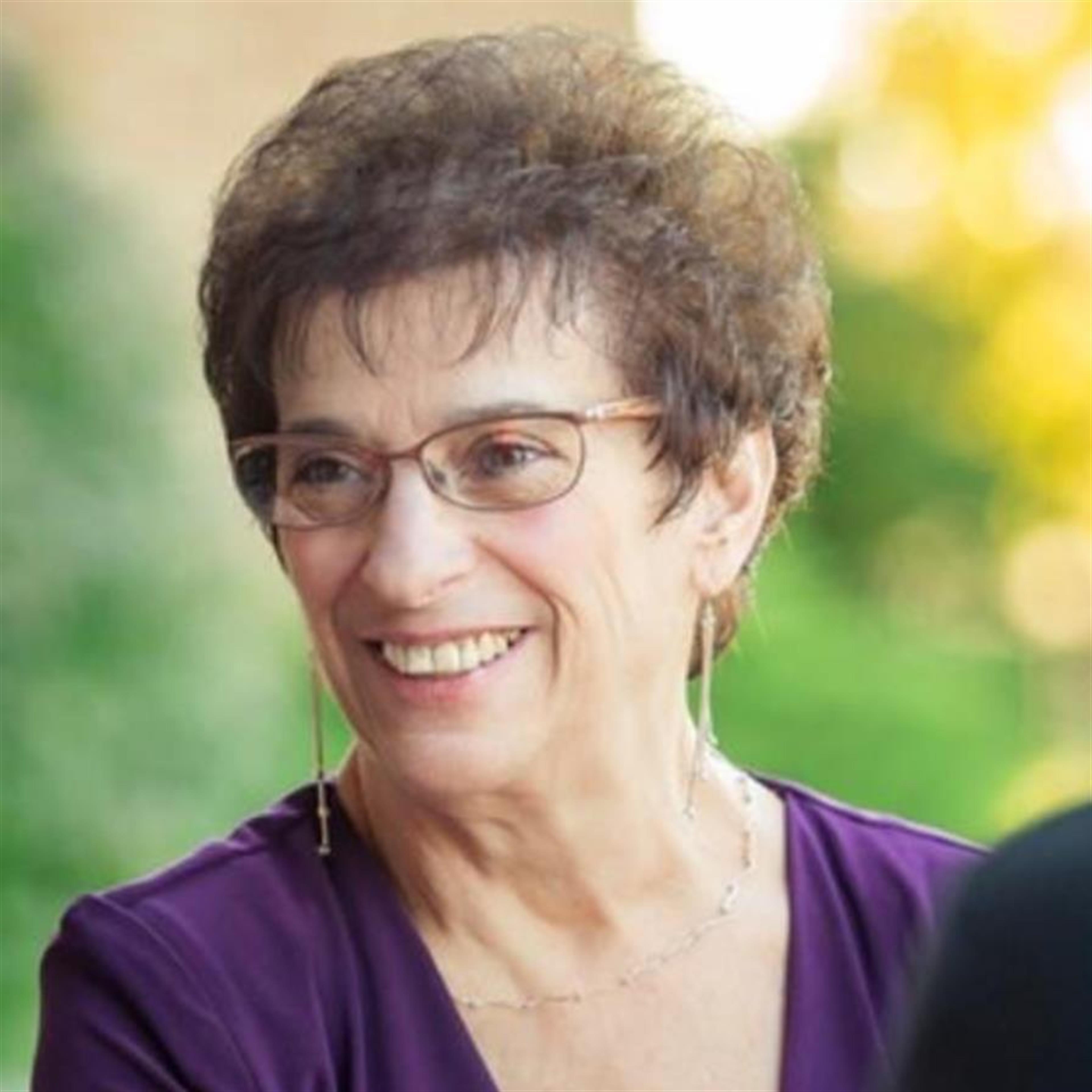 Linda (Fiacco) Castrello