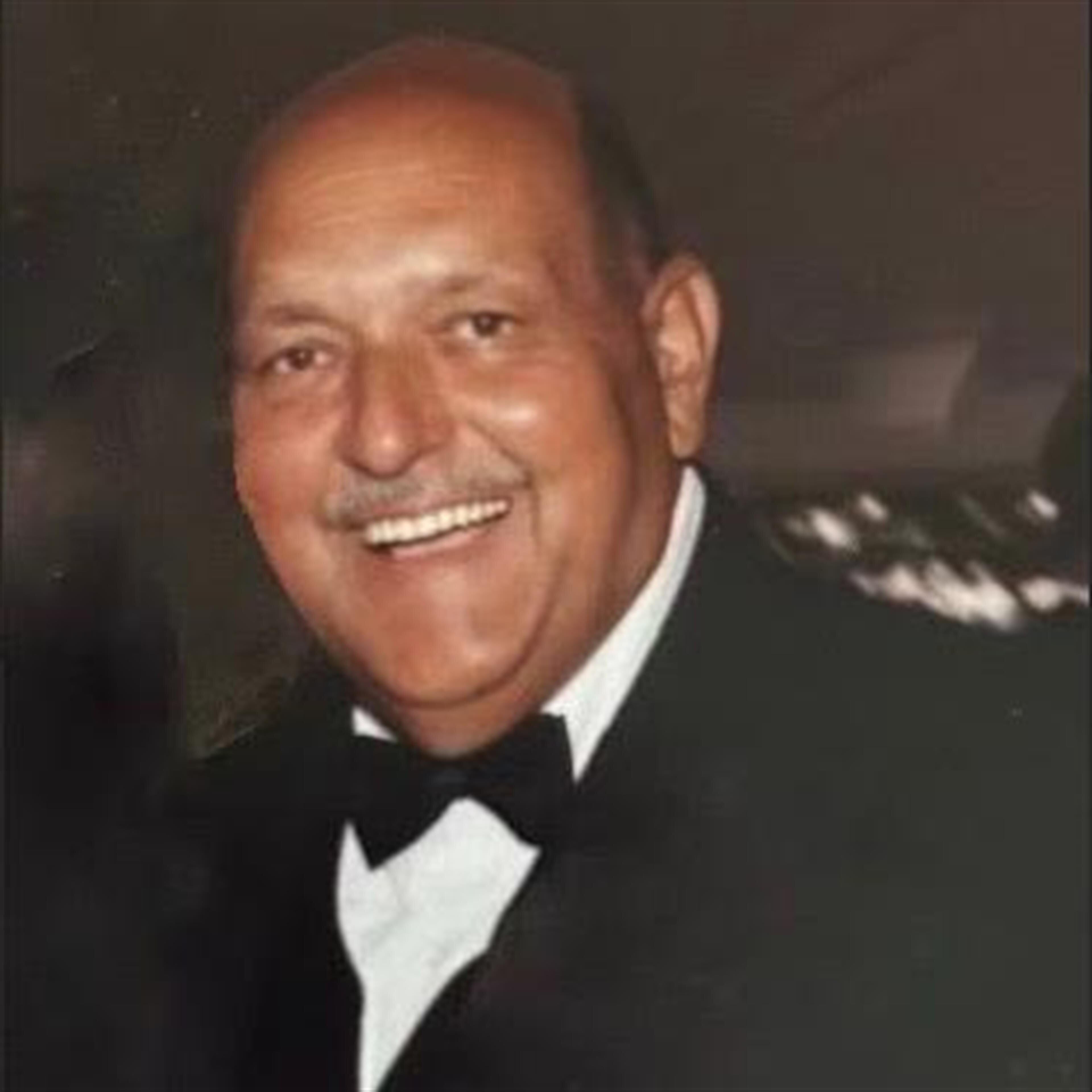 Robert B McKenzie II