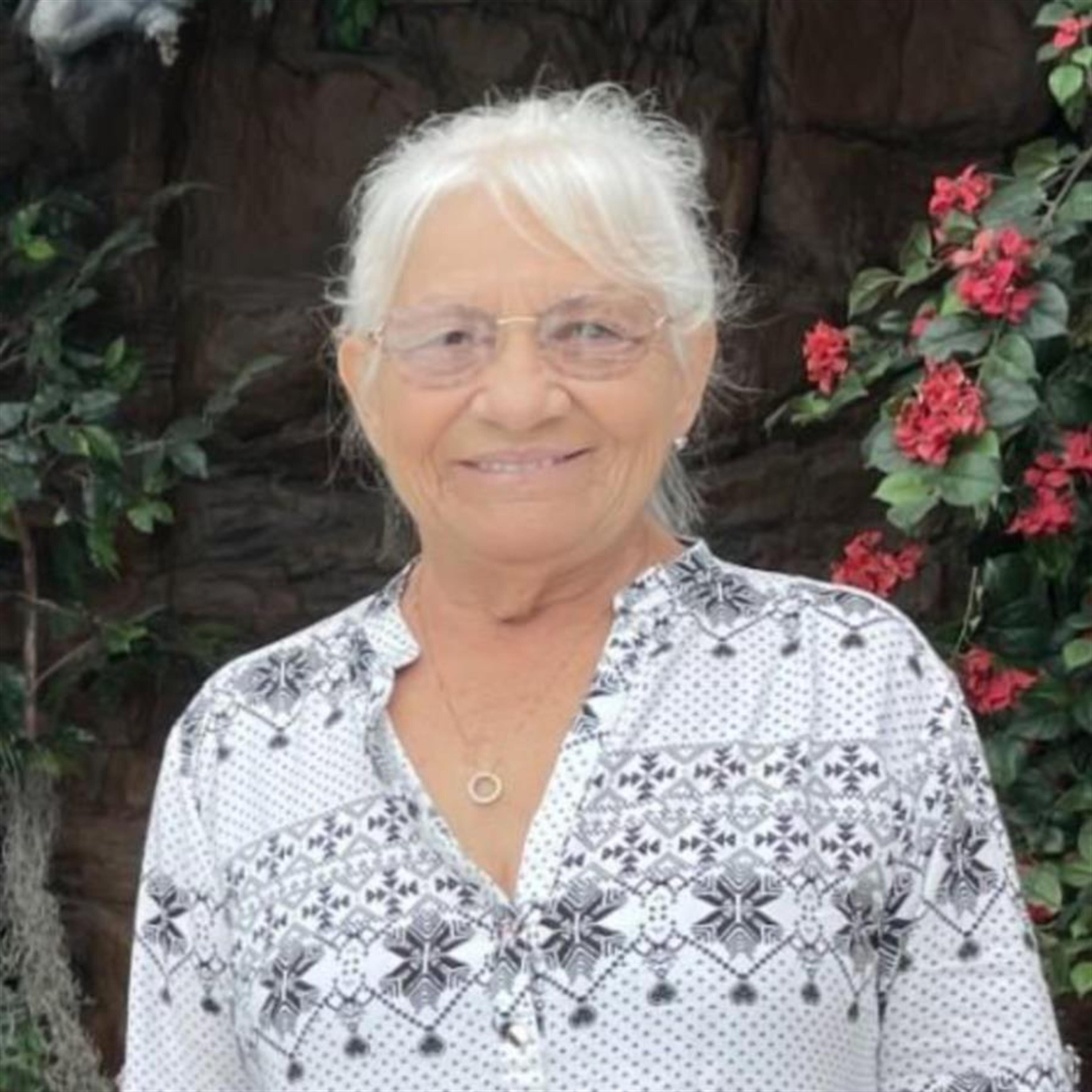 Lourdes Bello