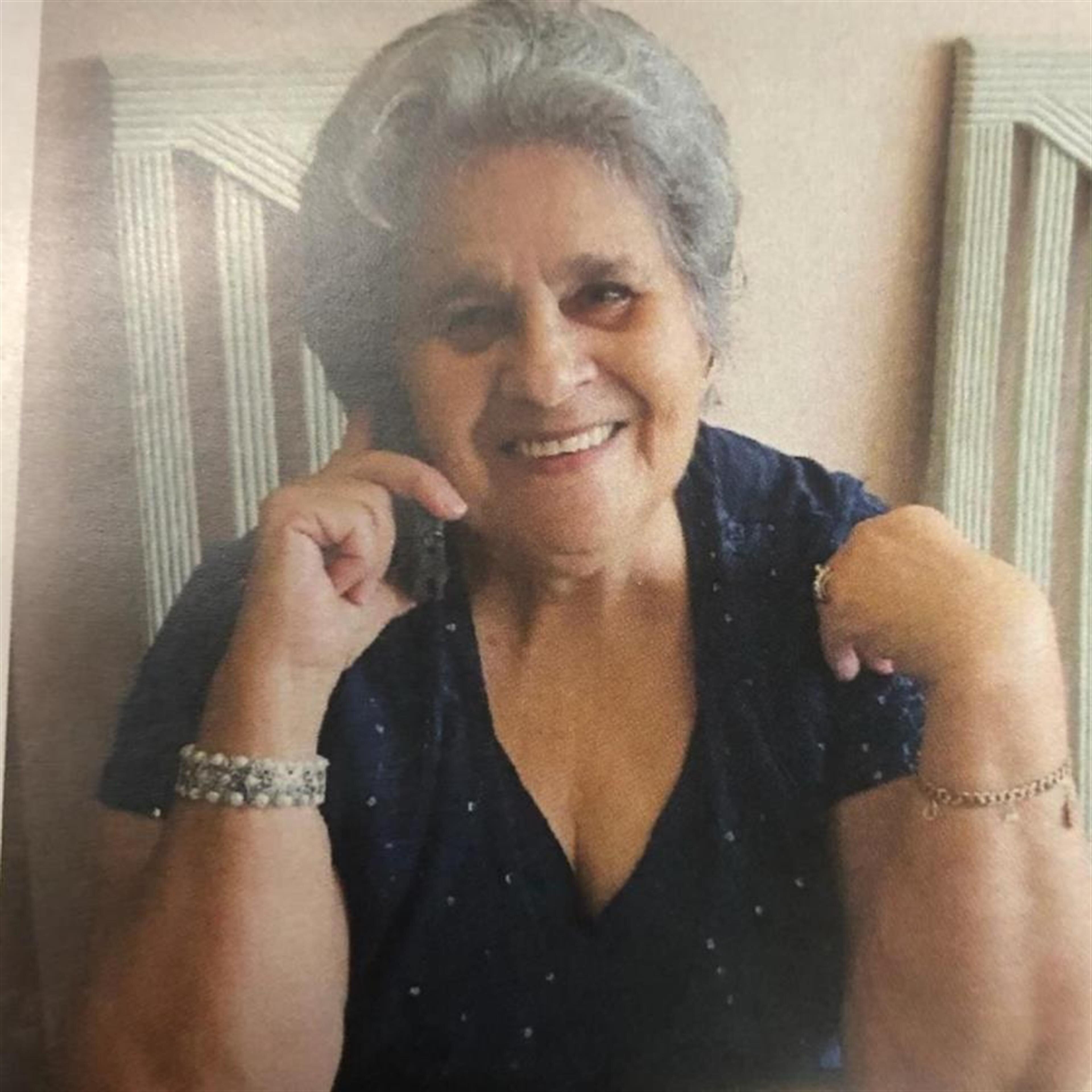 Julia R Reyes
