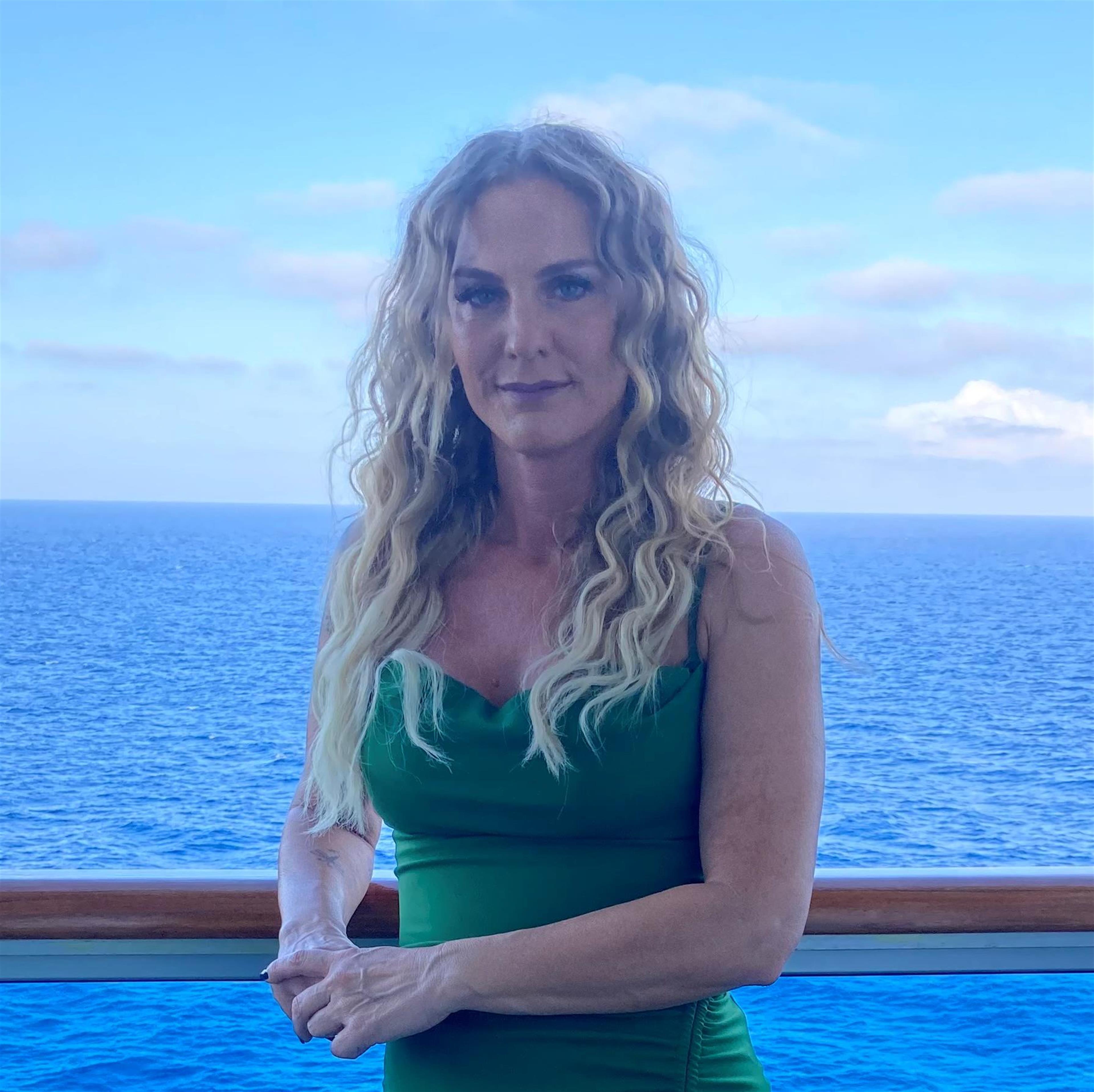 Jennifer Louise Schlesinger