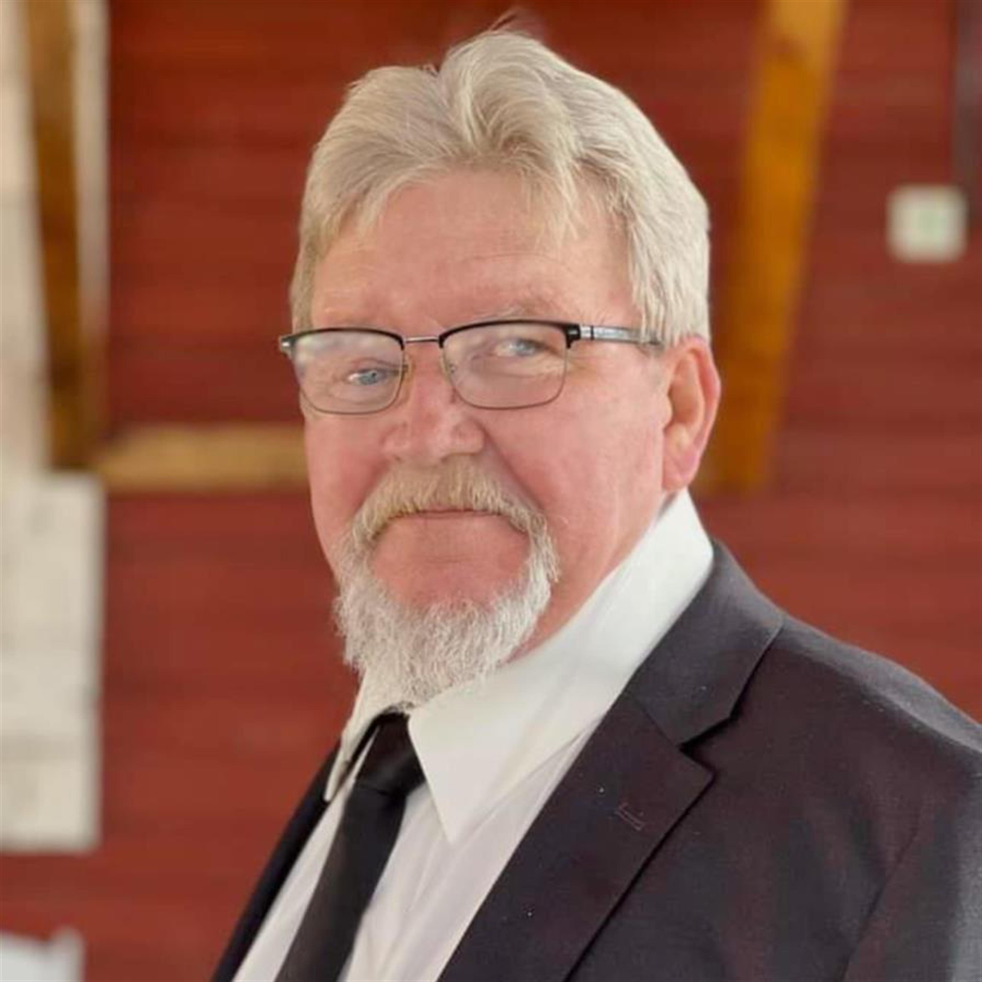 The Mystery Of Castlewood'S Newest Obituary - i5863o7