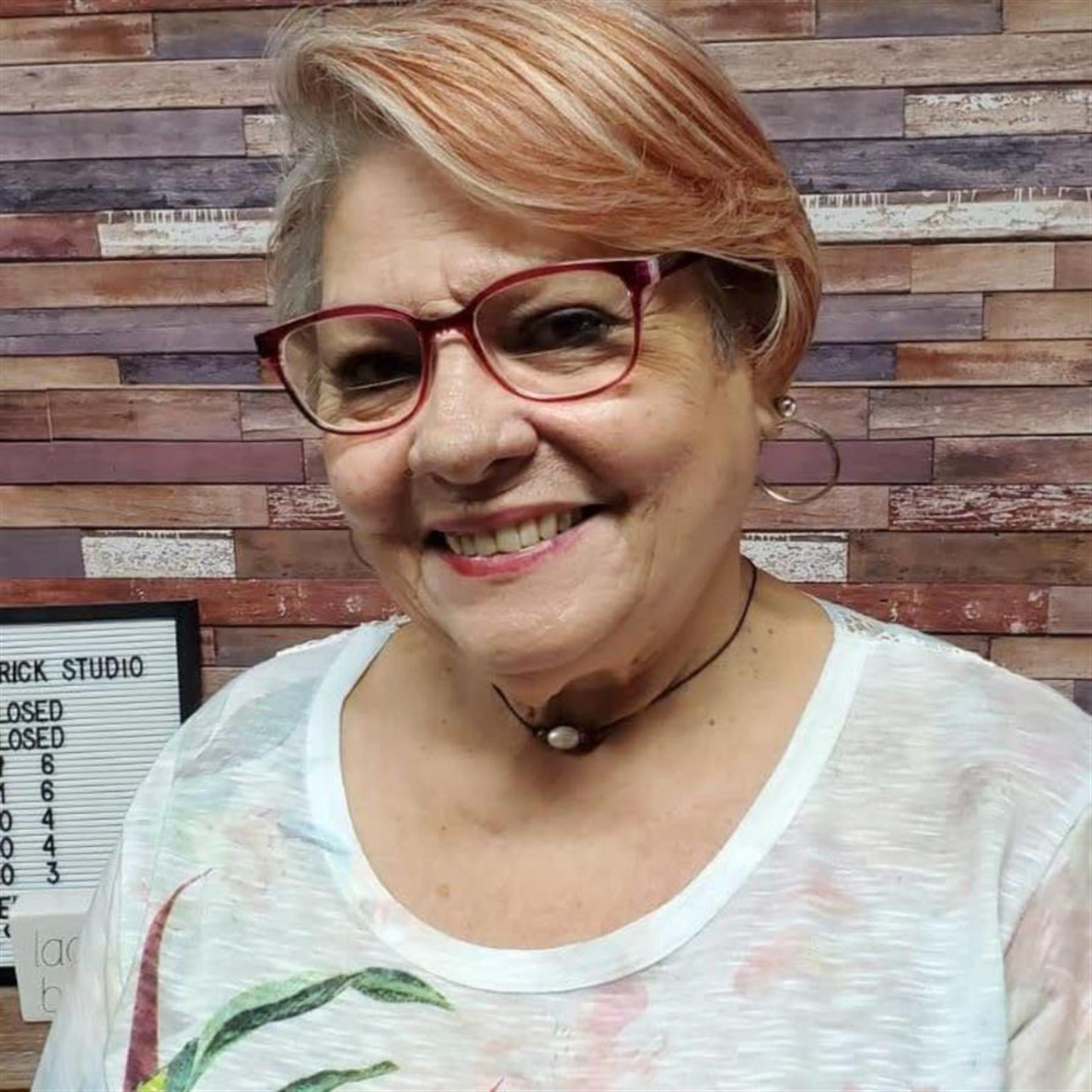 Luz D Velez Rosa's obituary picture