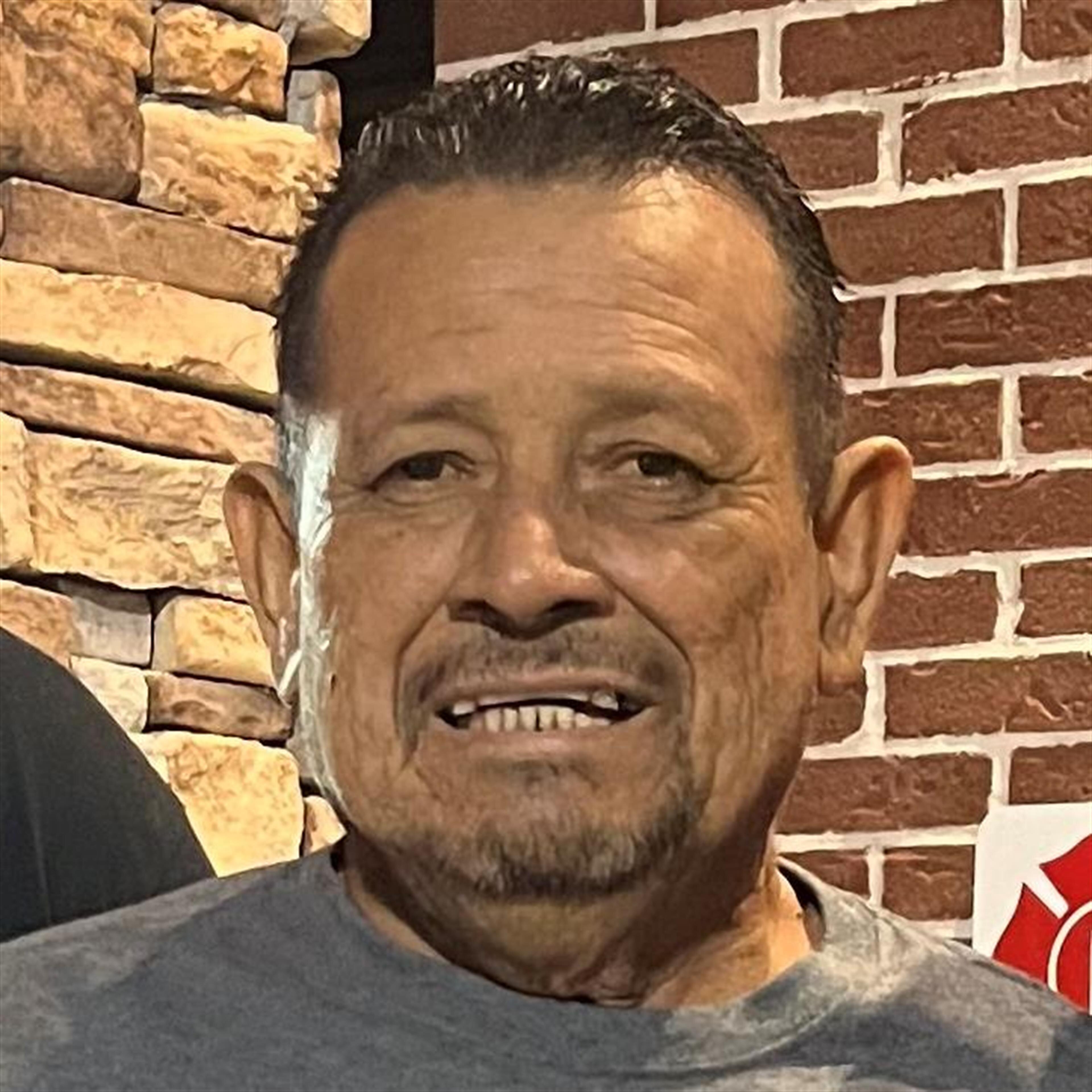 Alberto Pineda, Roberto