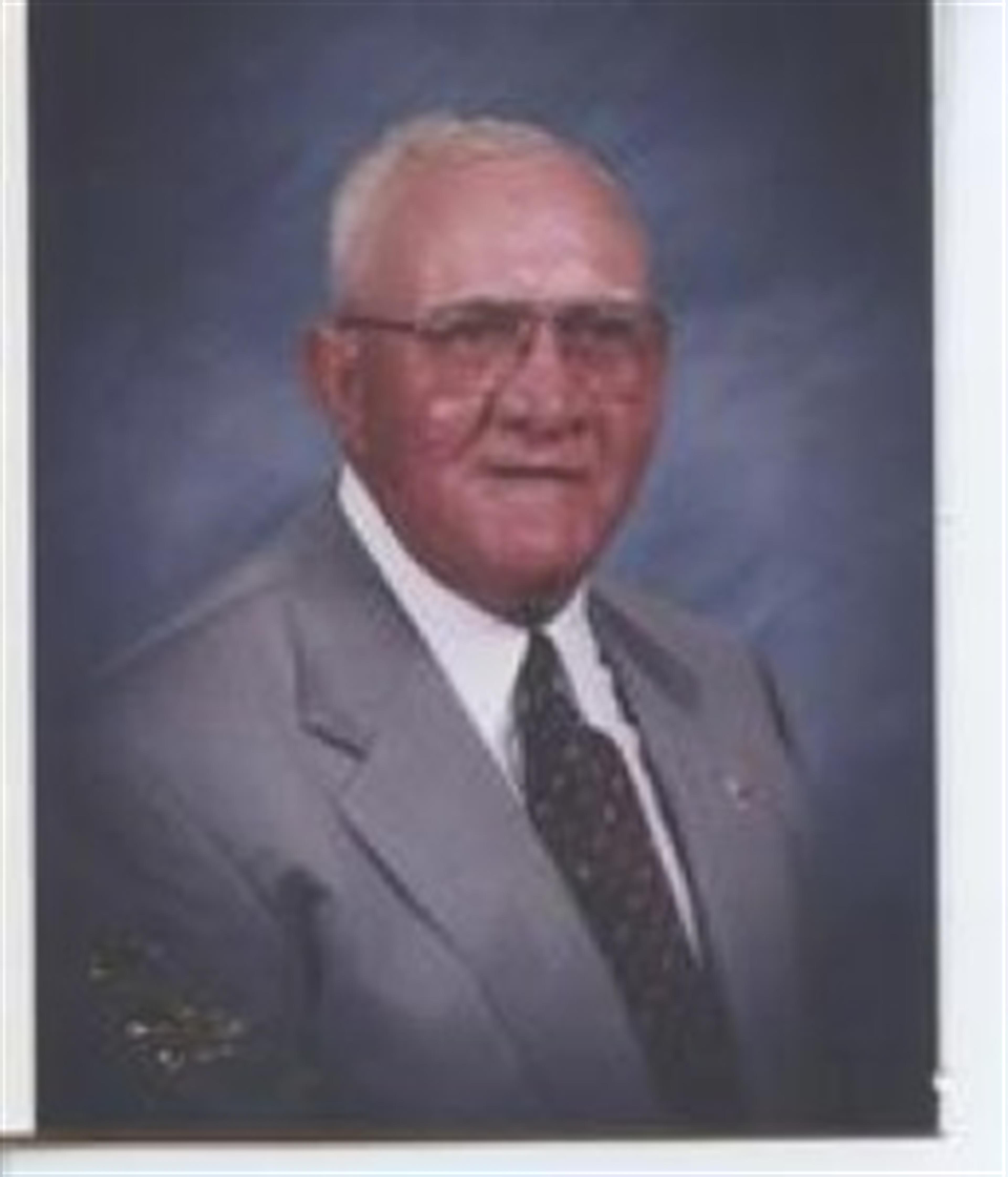 Robert L. "Buck" Lamb's obituary picture