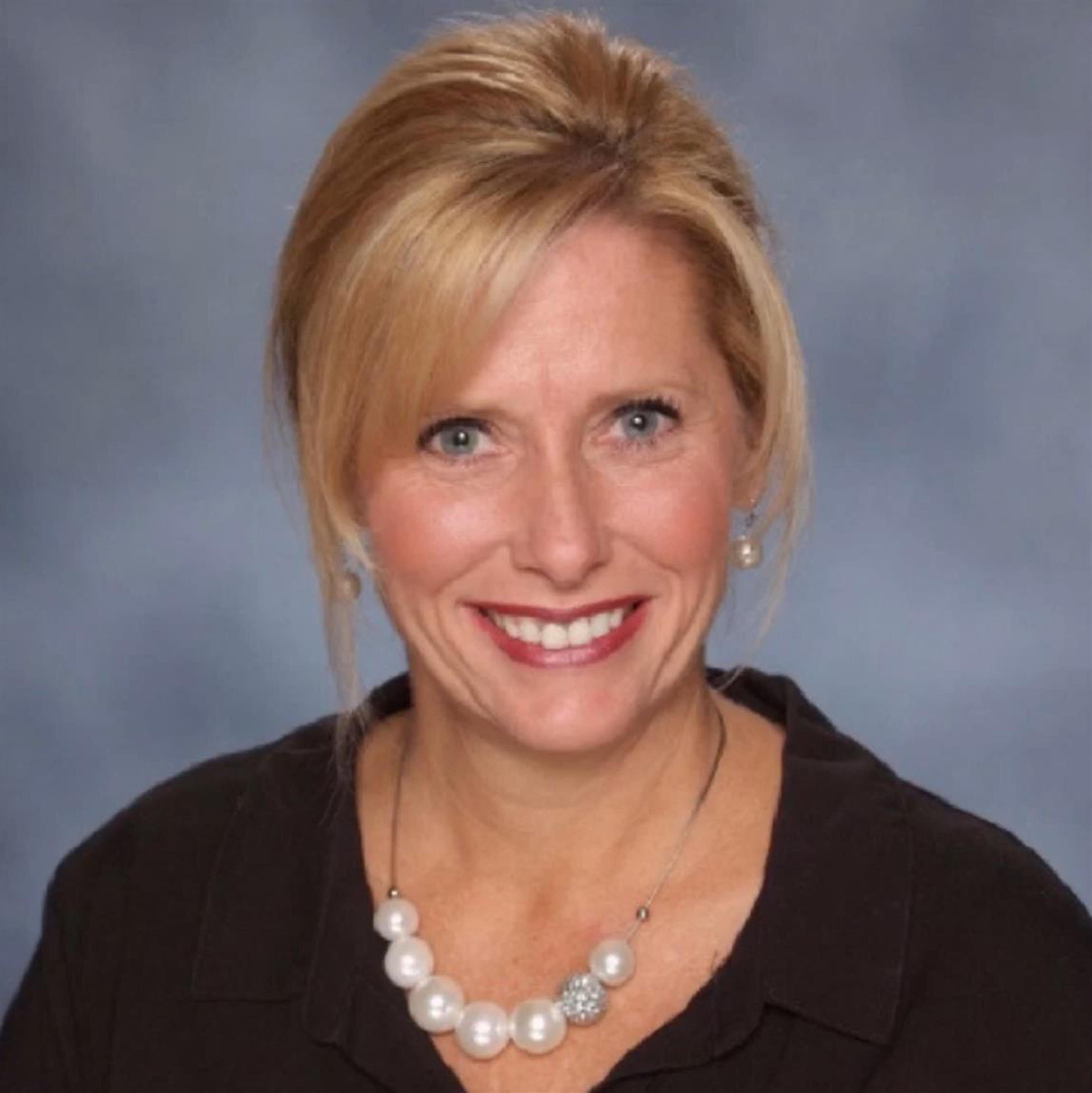 Aimee Lynn Hays (Lebanon)