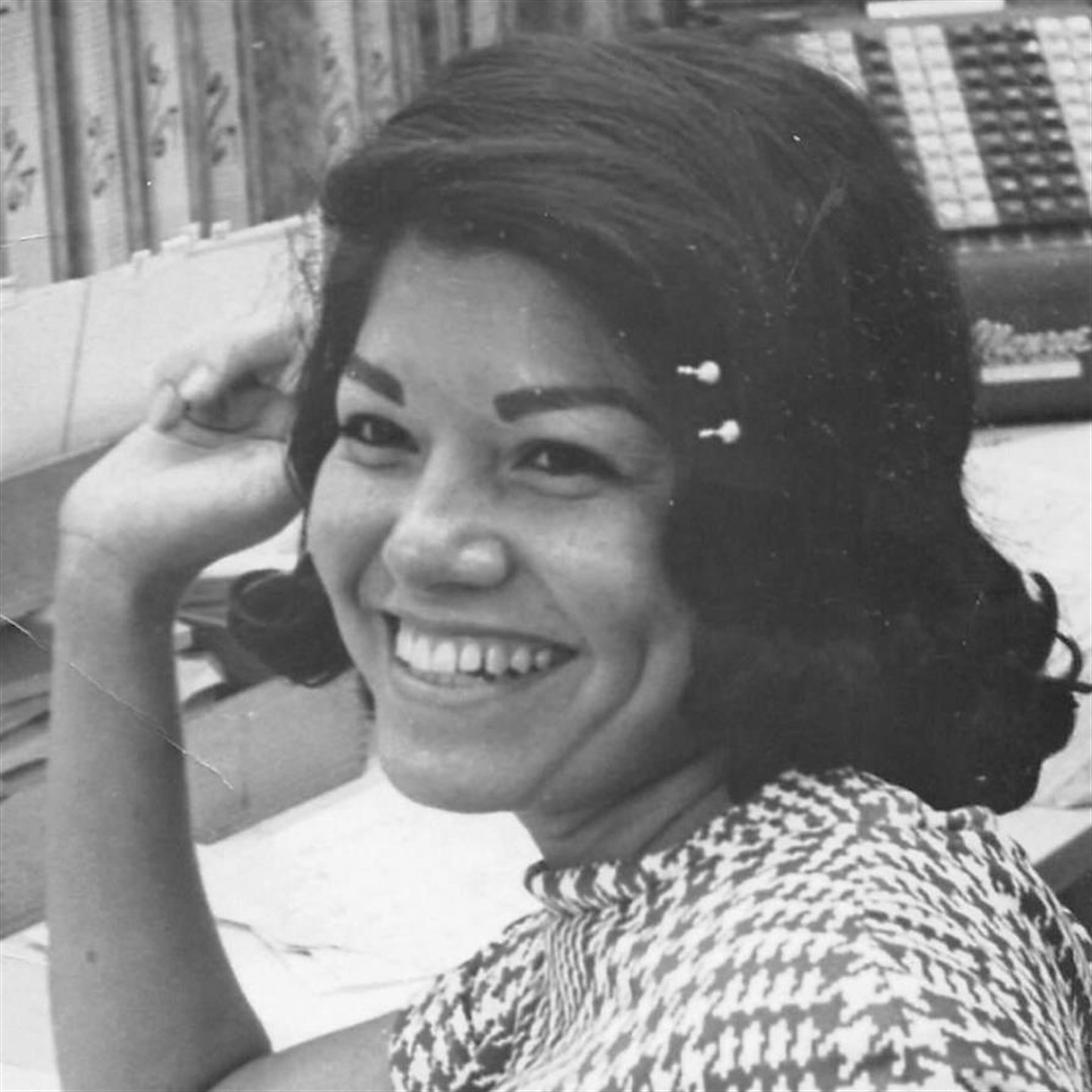 De Leon, Aurora