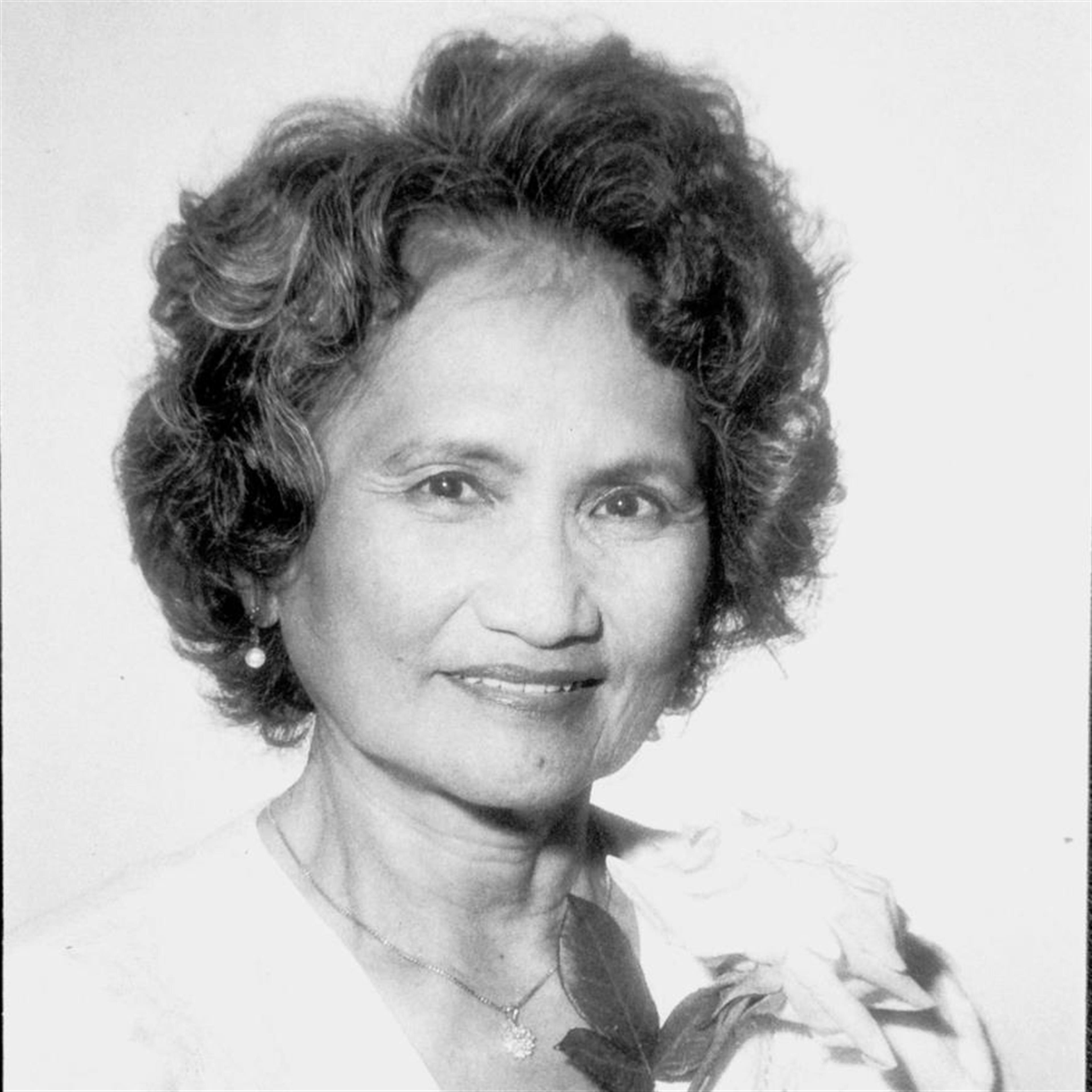 Bumanglag, Lucia T