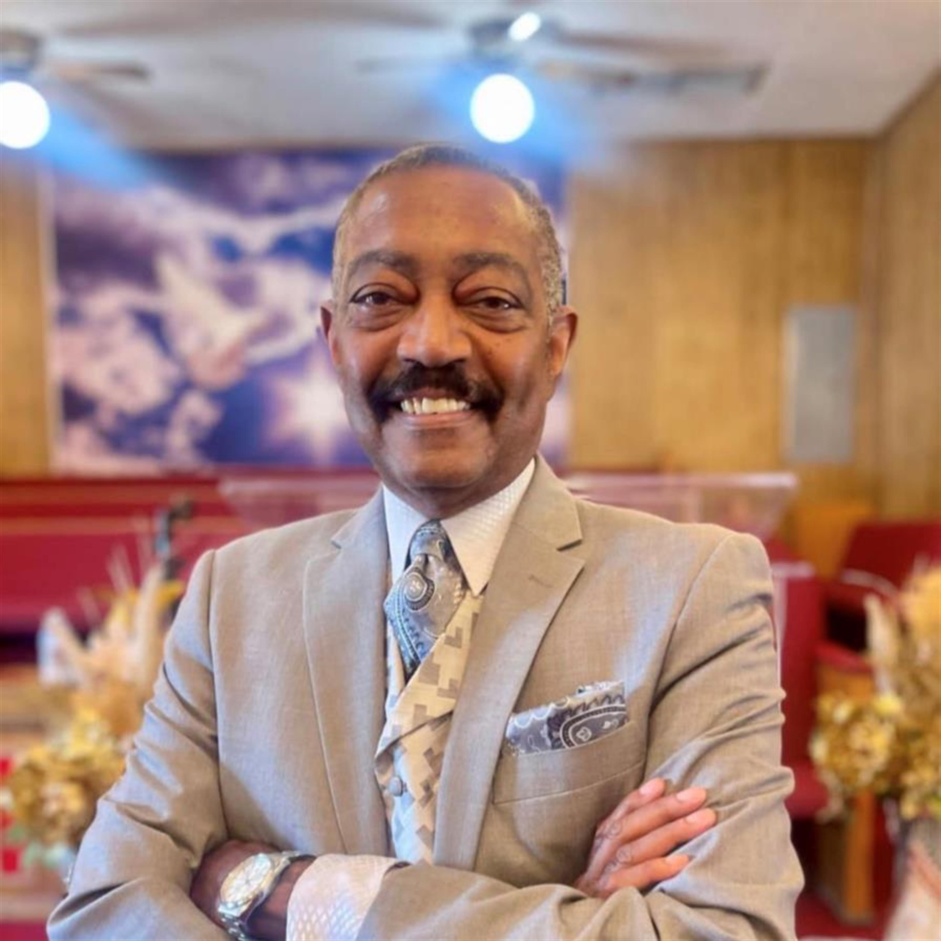 Pastor Carl Lofton