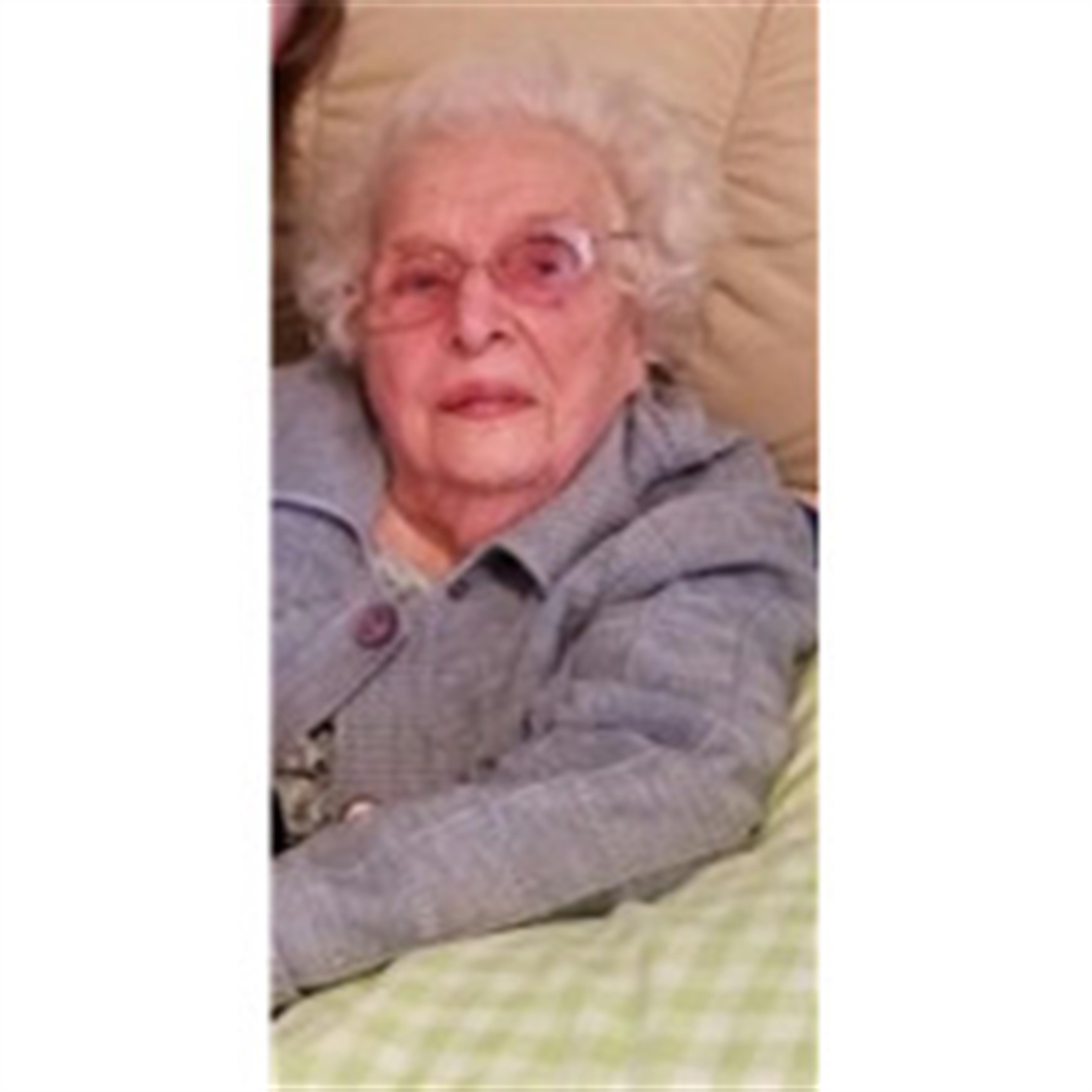 Iris Bennington's obituary picture