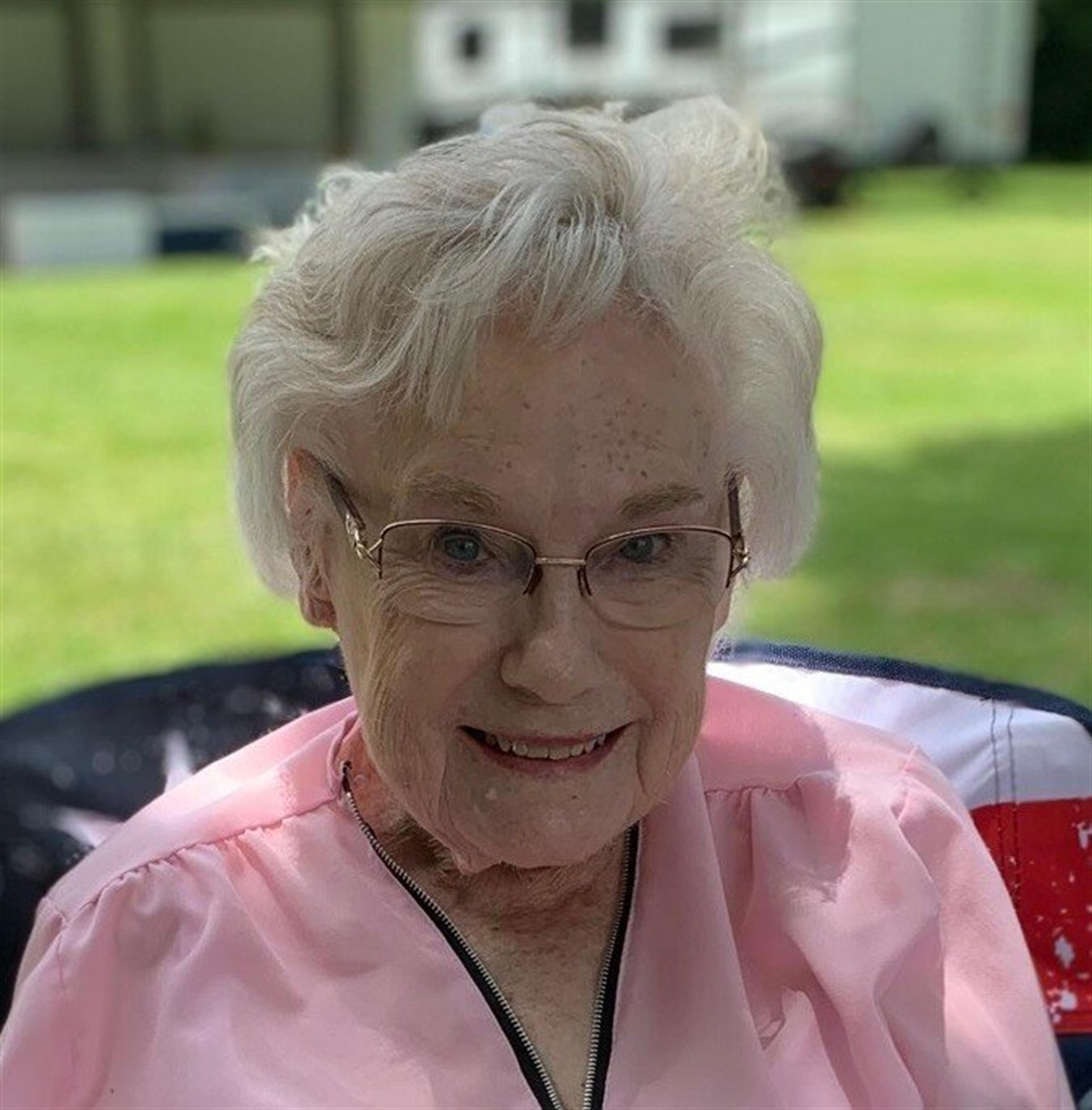Betty Jo Leach's obituary picture
