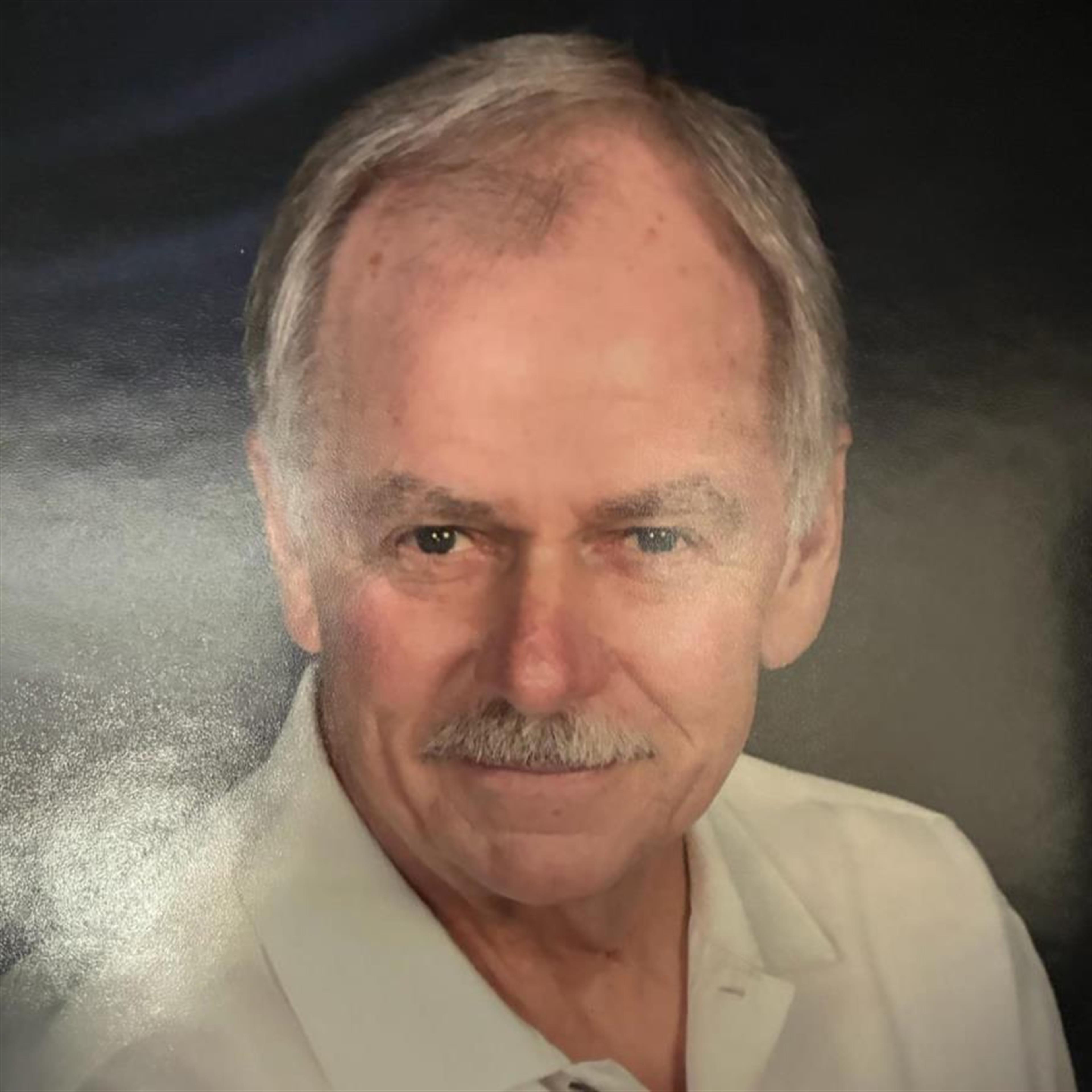 Robert Elmer Smith's obituary picture