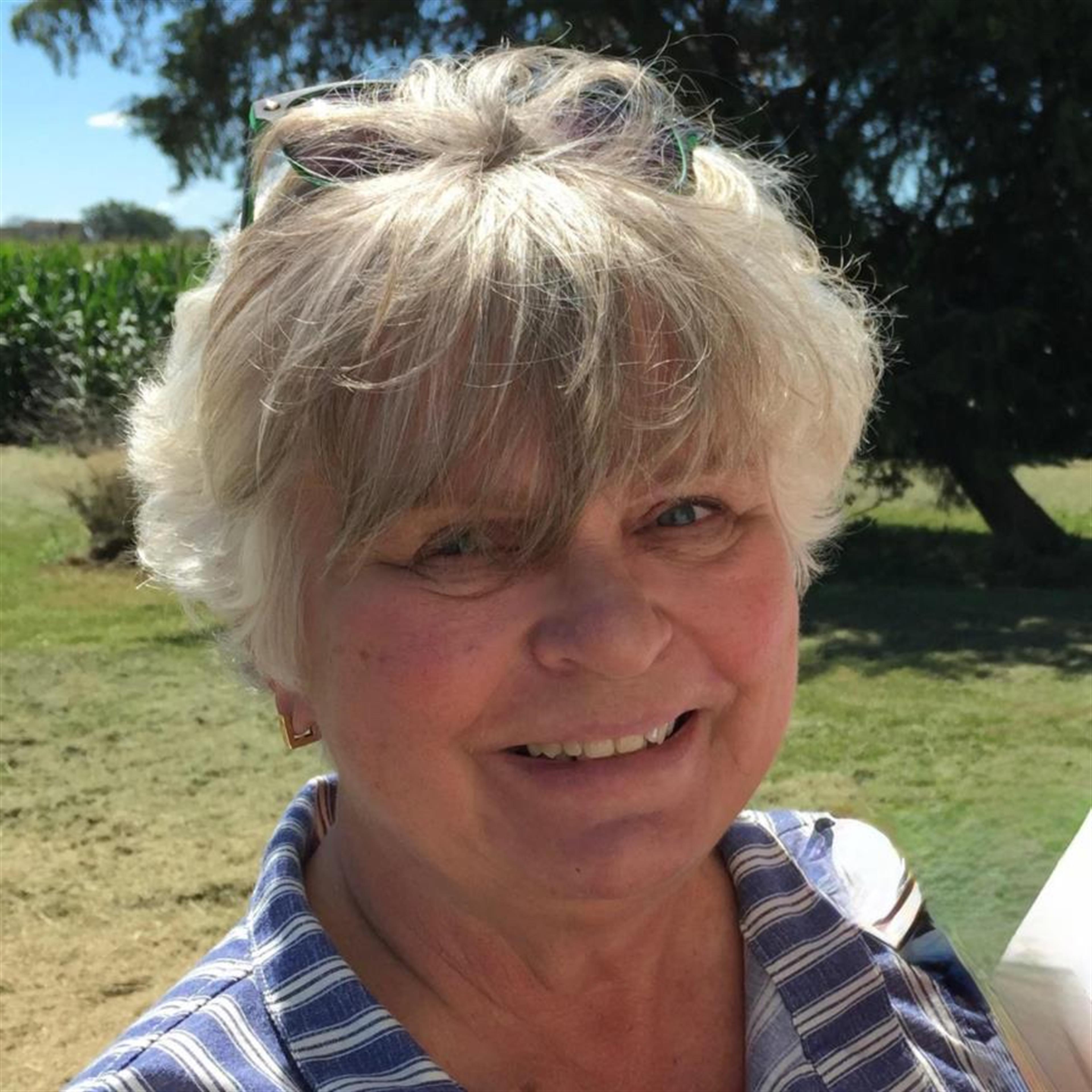 Nola Elizabeth Theiss