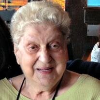  Mae Esposito, 