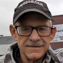 Dennis L Hilleary